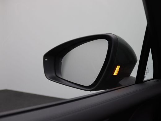 Volkswagen Tiguan 1.5 eHybrid Life Edition 204PK DSG Pano-Schuifdak, Trekhaak, 19" LM Velgen, Navi via apple carpla... ActivLease financial lease