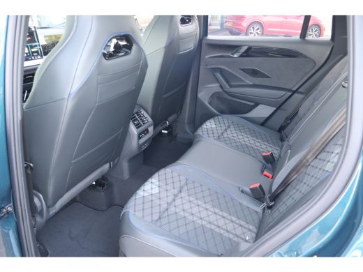 Volkswagen Tiguan R-Line Edition - eHybrid | 'App-Connect' draadloze smartphone integratie | Automatische afstandsr... ActivLease financial lease