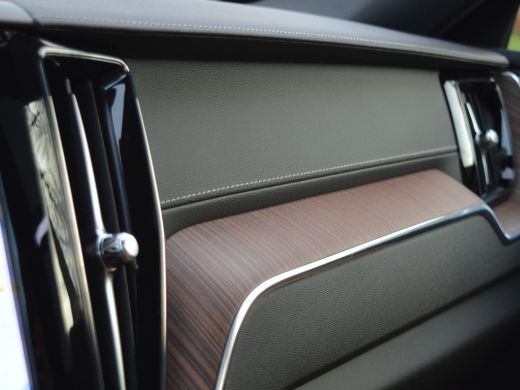 Volvo  XC60 2.0 T8 Recharge AWD Ultra Dark ActivLease financial lease