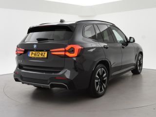 BMW iX3 80 kWh FACELIFT M-SPORT SOH 98,8% + TREKHAAK | SPORTSTOELEN LEDER | PANORAMA | ADAPTIVE CRUISE | ...