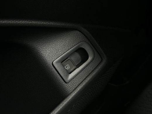 Ford Transit Connect 1.5 EcoBoost PHEV L2 | Cruise Control | Trekhaak | CarPlay | Navi | | Cruise control | DAB ontvan... ActivLease financial lease