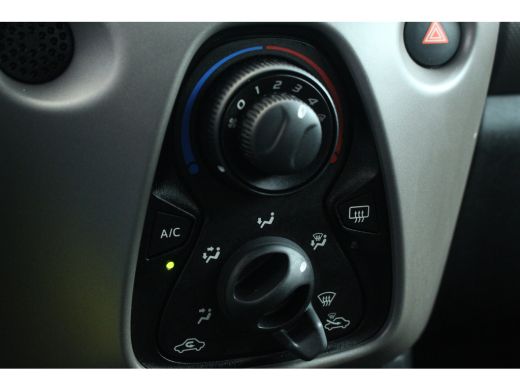 Peugeot 108 1.0 e-VTi Active | Camera | CarPlay | Electrisch pakket | Privacy Glass | Mistlampen | Camera | C... ActivLease financial lease