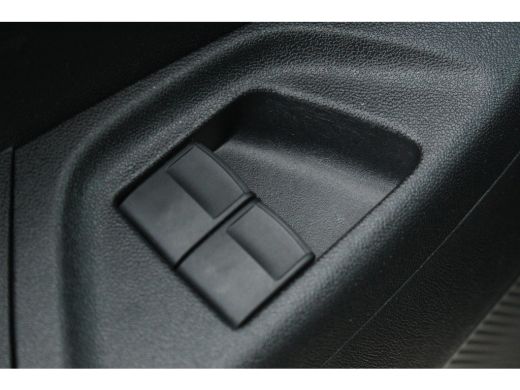 Peugeot 108 1.0 e-VTi Active | Camera | CarPlay | Electrisch pakket | Privacy Glass | Mistlampen | Camera | C... ActivLease financial lease