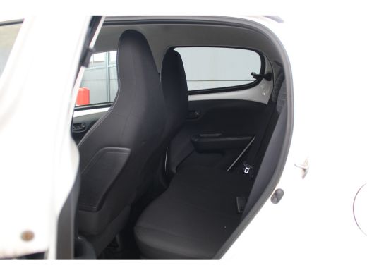 Peugeot 108 1.0 e-VTi Active | Camera | CarPlay | Electrisch pakket | Privacy Glass | Mistlampen | Camera | C... ActivLease financial lease