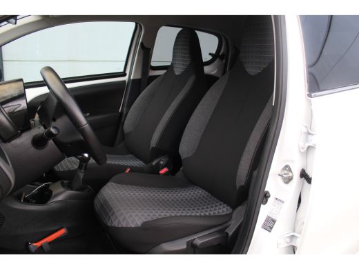 Peugeot 108 1.0 e-VTi Active | Camera | CarPlay | Electrisch pakket | Privacy Glass | Mistlampen | Camera | C... ActivLease financial lease