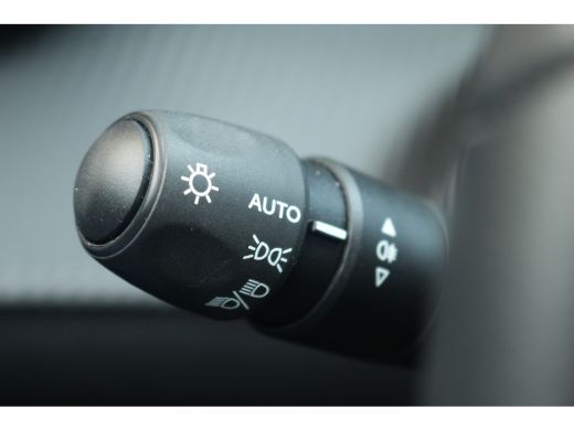 Peugeot 2008 1.2 Hybrid 145 Style | Climate | Carplay | Cruise | DAB | PDC A | Climate | Carplay | Cruise | DA... ActivLease financial lease