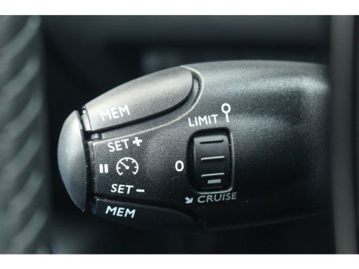 Peugeot 2008 1.2 Hybrid 145 Style | Climate | Carplay | Cruise | DAB | PDC A | Climate | Carplay | Cruise | DA... ActivLease financial lease