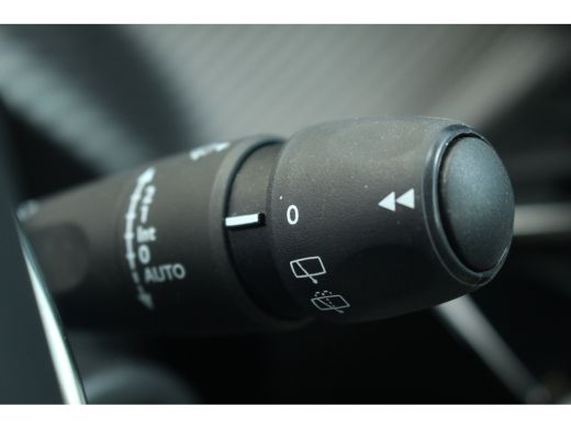 Peugeot 2008 1.2 Hybrid 145 Style | Climate | Carplay | Cruise | DAB | PDC A | Climate | Carplay | Cruise | DA... ActivLease financial lease