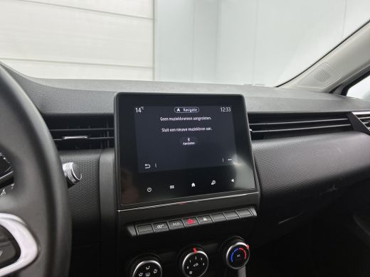 Renault Clio 1.0 TCe Zen / 6 Versn. / 5Drs. / Pdc./ Airco / Navigatie / Radio multimedia / Apk 04-2027 ActivLease financial lease