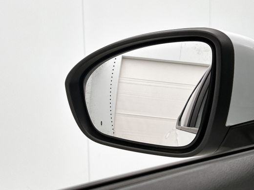 Renault Clio 1.0 TCe Zen / 6 Versn. / 5Drs. / Pdc./ Airco / Navigatie / Radio multimedia / Apk 04-2027 ActivLease financial lease