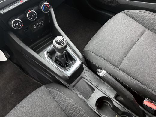 Renault Clio 1.0 TCe Zen / 6 Versn. / 5Drs. / Pdc./ Airco / Navigatie / Radio multimedia / Apk 04-2027 ActivLease financial lease