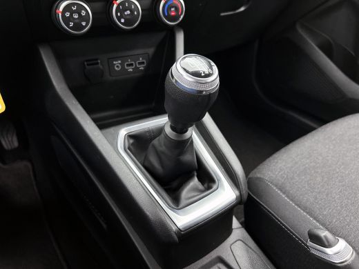 Renault Clio 1.0 TCe Zen / 6Versn. / 5drs./ Pdc./ Airco / Navigatie / Radio multimedia / Apk 04-2027 ActivLease financial lease