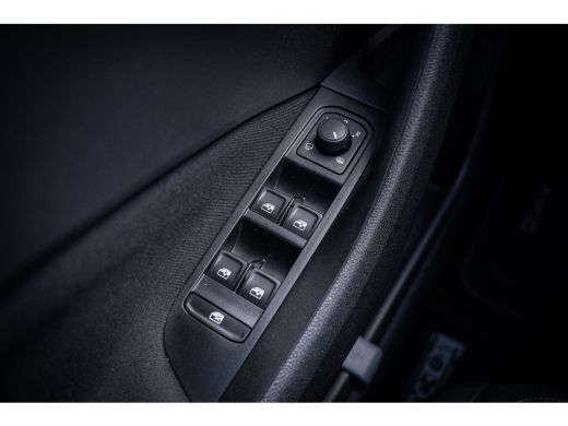 Skoda Kamiq 1.0 TSI Sport Business | Achteruitrijcamera | Full-LED koplampen | Lichtmetalen velgen 18" ActivLease financial lease