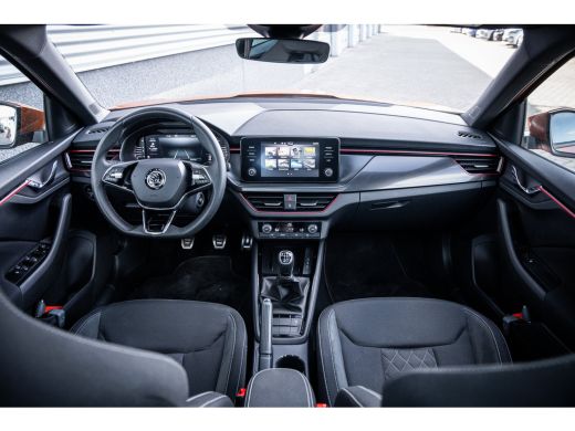 Skoda Kamiq 1.0 TSI Sport Business | Achteruitrijcamera | Full-LED koplampen | Lichtmetalen velgen 18" ActivLease financial lease