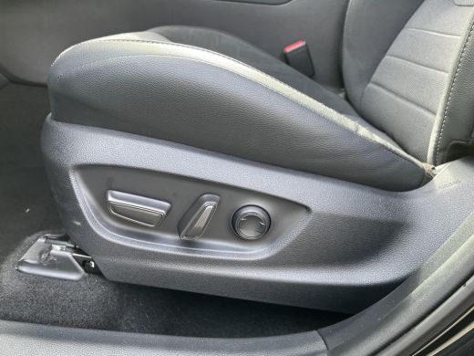 Toyota C-HR 2.0 Plug-in Hybrid 220 Executive | Navigatie | Apple CarPlay/Android auto | Achteruitrijcamera | ... ActivLease financial lease