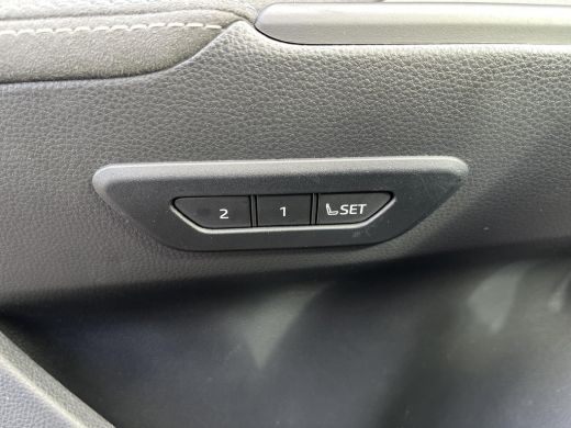 Toyota C-HR 2.0 Plug-in Hybrid 220 Executive | Navigatie | Apple CarPlay/Android auto | Achteruitrijcamera | ... ActivLease financial lease