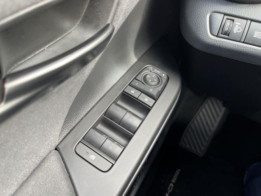 Toyota C-HR 2.0 Plug-in Hybrid 220 Executive | Navigatie | Apple CarPlay/Android auto | Achteruitrijcamera | ... ActivLease financial lease