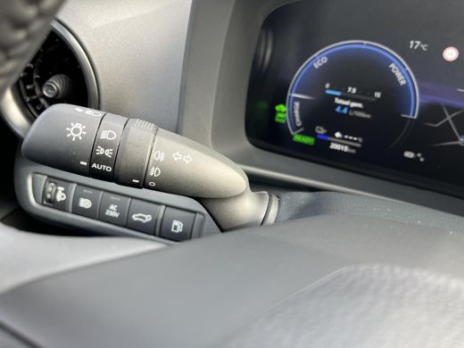 Toyota C-HR 2.0 Plug-in Hybrid 220 Executive | Navigatie | Apple CarPlay/Android auto | Achteruitrijcamera | ... ActivLease financial lease