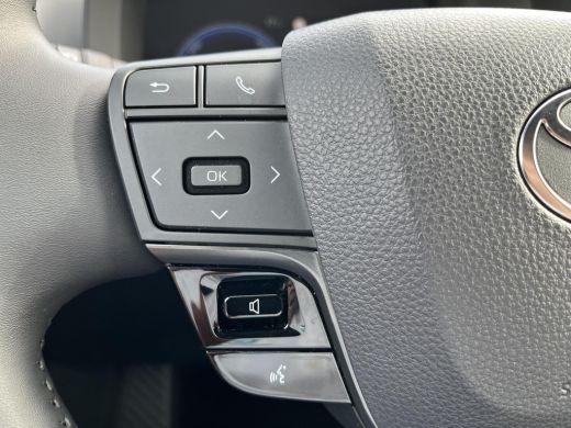 Toyota C-HR 2.0 Plug-in Hybrid 220 Executive | Navigatie | Apple CarPlay/Android auto | Achteruitrijcamera | ... ActivLease financial lease