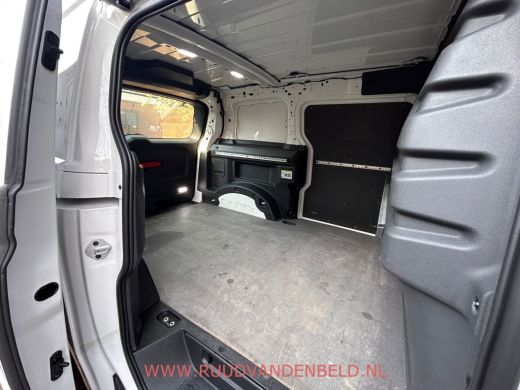 Volkswagen ID. Buzz Cargo Cargo 77kWh 3-ZITS / TREKHAAK / LED / CARPLAY ActivLease financial lease