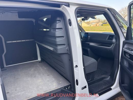 Volkswagen ID. Buzz Cargo Cargo 77kWh 3-ZITS / TREKHAAK / LED / CARPLAY ActivLease financial lease