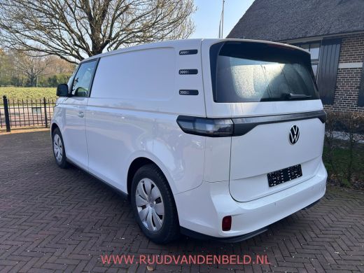 Volkswagen ID. Buzz Cargo Cargo 77kWh 3-ZITS / TREKHAAK / LED / CARPLAY ActivLease financial lease