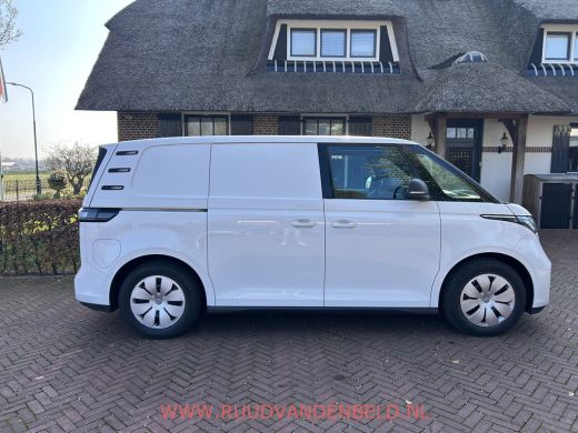 Volkswagen ID. Buzz Cargo Cargo 77kWh 3-ZITS / TREKHAAK / LED / CARPLAY ActivLease financial lease