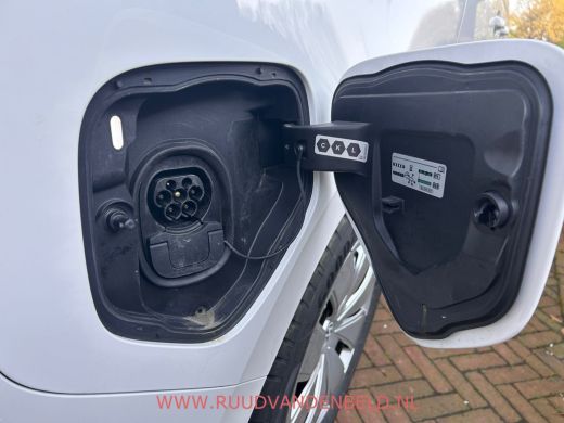 Volkswagen ID. Buzz Cargo Cargo 77kWh 3-ZITS / TREKHAAK / LED / CARPLAY ActivLease financial lease