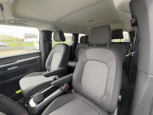 Volkswagen ID. Buzz Pro Bulli Limited 286 PK | 79 kWh | 5 Zits | Trekhaak | 20" Velgen | Navigatie ActivLease financial lease