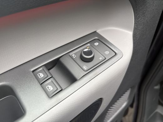 Volkswagen ID. Buzz Pro Bulli Limited 286 PK | 79 kWh | 5 Zits | Trekhaak | 20" Velgen | Navigatie ActivLease financial lease