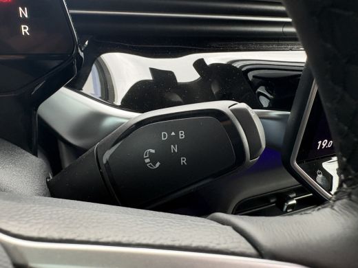 Volkswagen ID. Buzz Pro Bulli Limited 286 PK | 79 kWh | 5 Zits | Trekhaak | 20" Velgen | Navigatie ActivLease financial lease