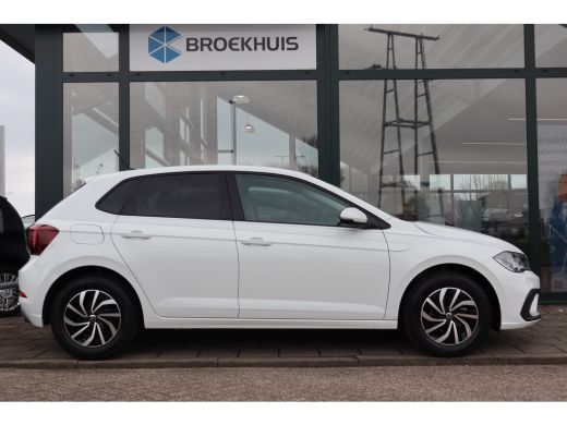 Volkswagen Polo Life Edition 95PK Inclusief &euro;2000,- inruilvoordeel | 'App-Connect' smartphone integratie | Achter... ActivLease financial lease