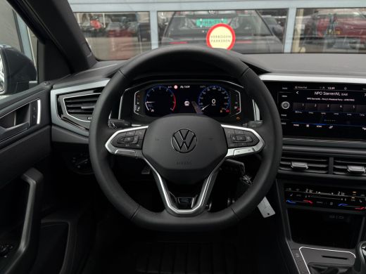 Volkswagen Polo R-Line Edition | 'App-Connect' draadloze smartphone integratie | Achterlichten LED | Afstandscont... ActivLease financial lease