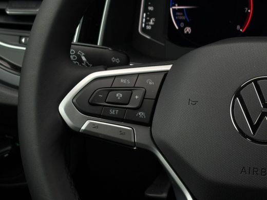 Volkswagen Polo R-Line Edition | 'App-Connect' draadloze smartphone integratie | Achterlichten LED | Afstandscont... ActivLease financial lease