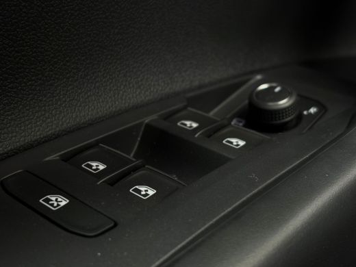 Volkswagen Polo R-Line Edition | 'App-Connect' draadloze smartphone integratie | Achterlichten LED | Afstandscont... ActivLease financial lease