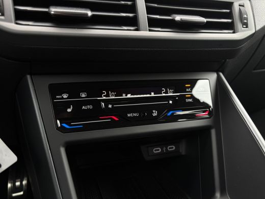 Volkswagen Polo R-Line Edition | 'App-Connect' draadloze smartphone integratie | Achterlichten LED | Afstandscont... ActivLease financial lease