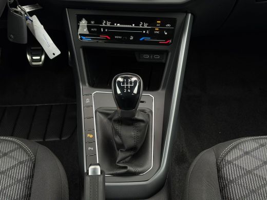 Volkswagen Polo R-Line Edition | 'App-Connect' draadloze smartphone integratie | Achterlichten LED | Afstandscont... ActivLease financial lease