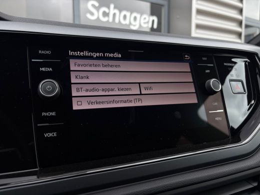 Volkswagen Polo R-Line Edition | 'App-Connect' draadloze smartphone integratie | Achterlichten LED | Afstandscont... ActivLease financial lease