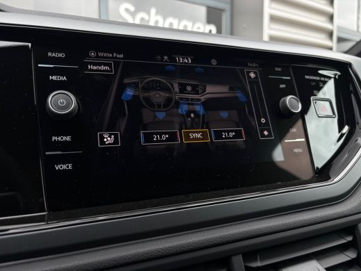 Volkswagen Polo R-Line Edition | 'App-Connect' draadloze smartphone integratie | Achterlichten LED | Afstandscont... ActivLease financial lease