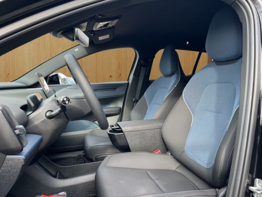 Volvo  EX30 Single Motor Extended Range Plus 69 kWh ActivLease financial lease