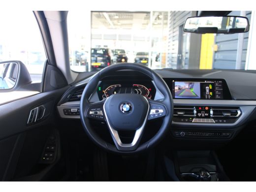 BMW 2 Serie Gran Coup&eacute; 218i High Executive |Schuif-kanteldak | Achteruitrijcamera | Trekhaak | Keyless start ... ActivLease financial lease