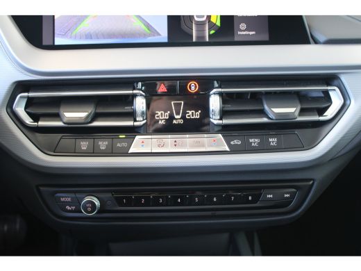 BMW 2 Serie Gran Coup&eacute; 218i High Executive |Schuif-kanteldak | Achteruitrijcamera | Trekhaak | Keyless start ... ActivLease financial lease