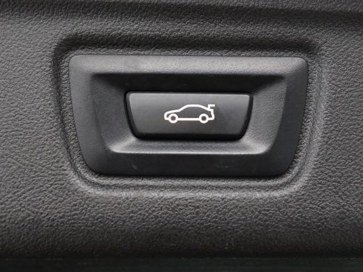 BMW 3 Serie 318i Luxury Line | Sportstoelen | Leder | Carplay | Live Cockpit | Sfeerverlichting | Trekhaak | ... ActivLease financial lease