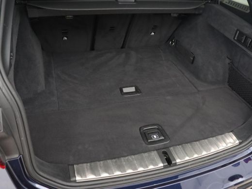 BMW 3 Serie 318i Luxury Line | Sportstoelen | Leder | Carplay | Live Cockpit | Sfeerverlichting | Trekhaak | ... ActivLease financial lease