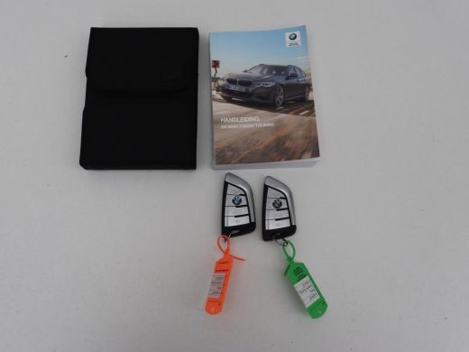 BMW 3 Serie 318i Luxury Line | Sportstoelen | Leder | Carplay | Live Cockpit | Sfeerverlichting | Trekhaak | ... ActivLease financial lease