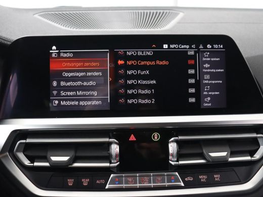 BMW 3 Serie 318i Luxury Line | Sportstoelen | Leder | Carplay | Live Cockpit | Sfeerverlichting | Trekhaak | ... ActivLease financial lease