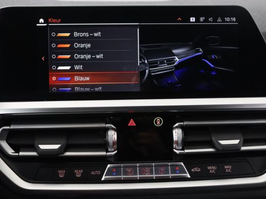 BMW 3 Serie 318i Luxury Line | Sportstoelen | Leder | Carplay | Live Cockpit | Sfeerverlichting | Trekhaak | ... ActivLease financial lease