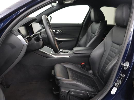 BMW 3 Serie 318i Luxury Line | Sportstoelen | Leder | Carplay | Live Cockpit | Sfeerverlichting | Trekhaak | ... ActivLease financial lease