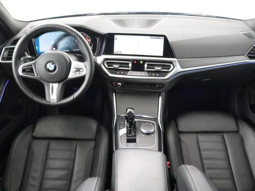 BMW 3 Serie 318i Luxury Line | Sportstoelen | Leder | Carplay | Live Cockpit | Sfeerverlichting | Trekhaak | ... ActivLease financial lease