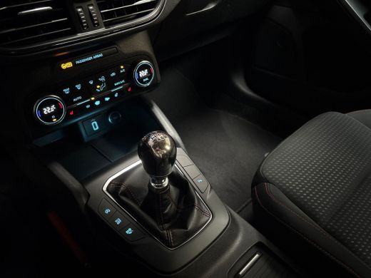 Ford Focus 1.0 EcoBoost ST Line (APPLE CARPLAY, GROOT NAVI, CLIMATE, STUUR/STOELVERWARMING, KEYLESS, SPORTST... ActivLease financial lease